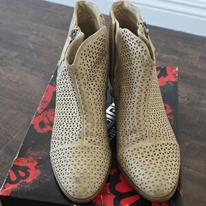 Fergalicious Ankle Booties sz 10